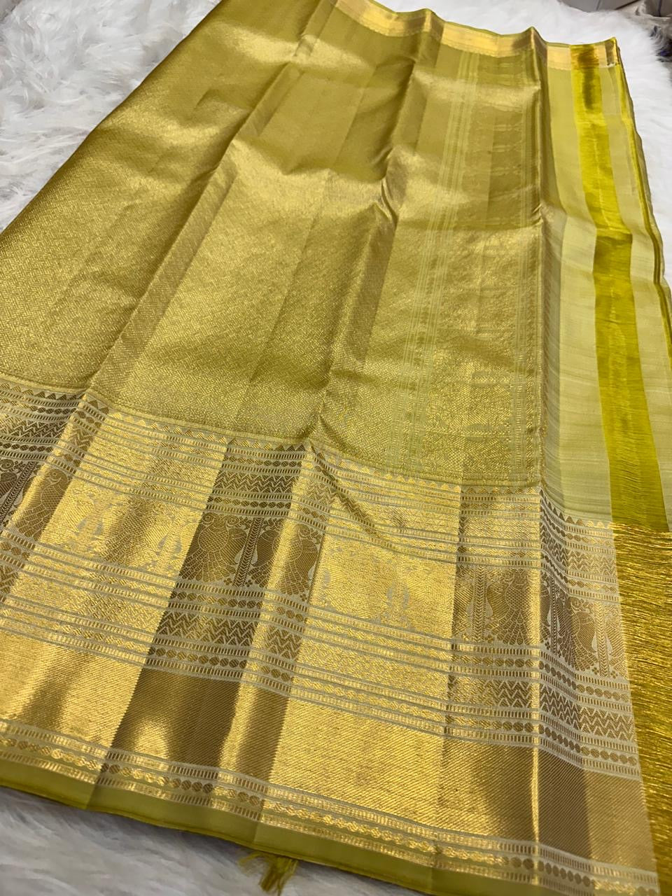Peridot Green pure silk Kanjeevaram saree, Varisaipet weave with Gold Zari border — border detail