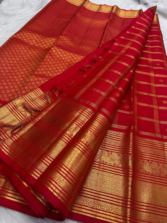 Pillar-Box Red pure silk Kanjipuram saree, Varisaipet weave with Antique Gold Zari border — pallu detail