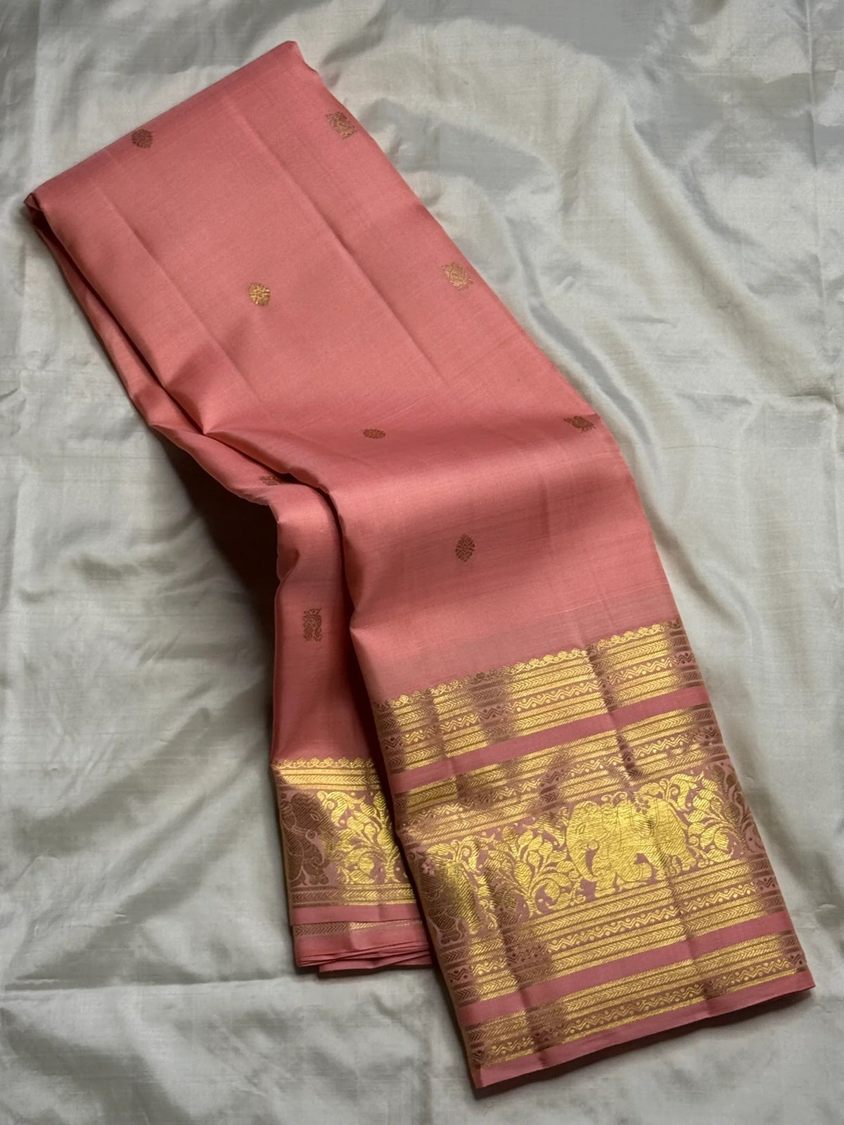 Pattu Roja pink handwoven pure silk Kanchipuram Butta saree with yaanai zari border
