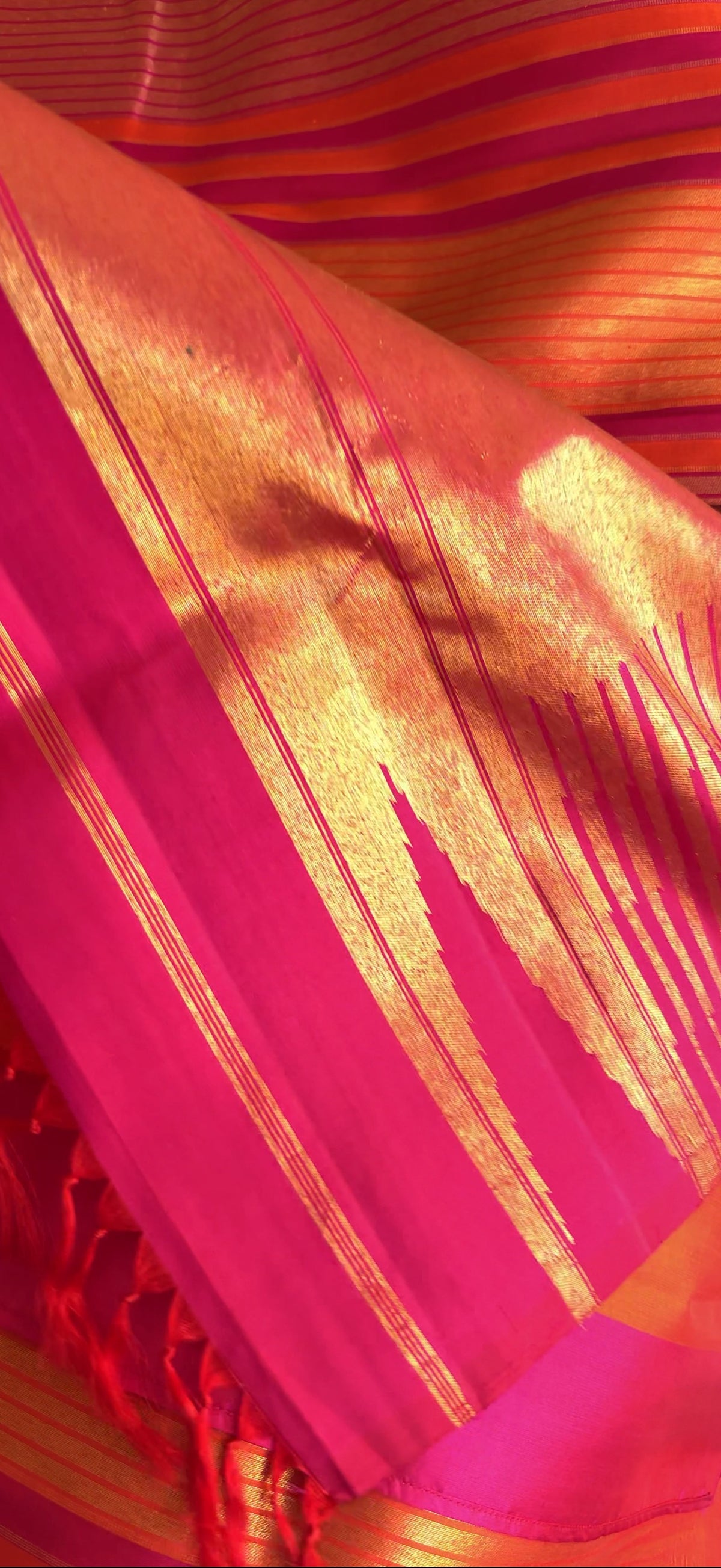 Pink Sunset Orange handwoven pure silk Kanjivaram Ettukol saree.
