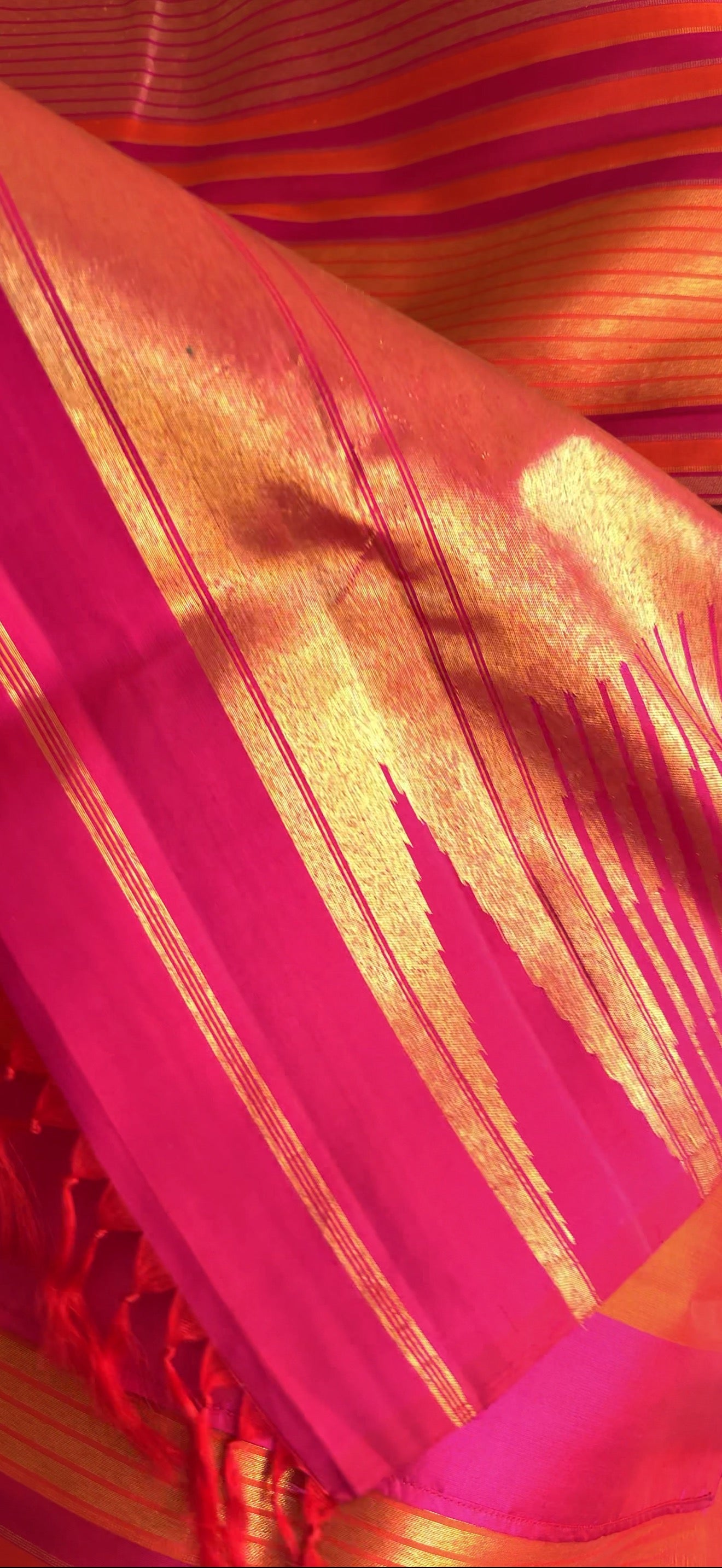 Pink Sunset Orange handwoven pure silk Kanjivaram Ettukol saree.
