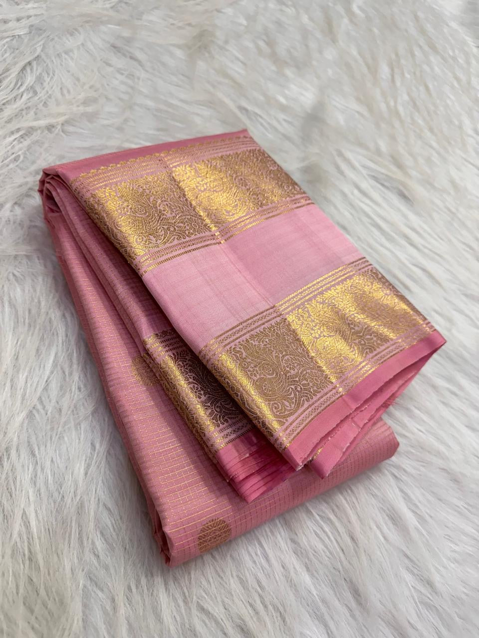 Close-up of Rettapet border on blush pink Kanjipuram Zari Kattam saree