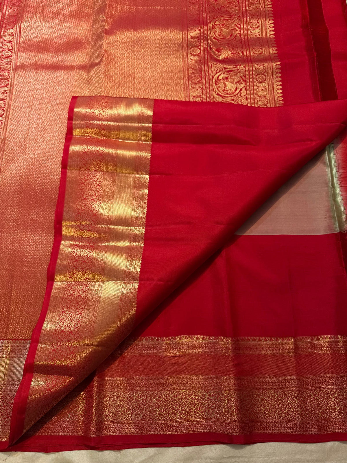 Pista green Kanchi Pattu saree with red border, pallu detail