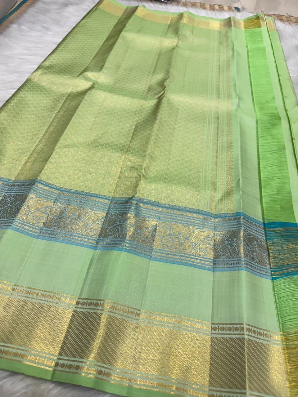 Pistachio Green Handwoven Pure Silk Kanjipuram Saree with Rettapet Twin Border Weave