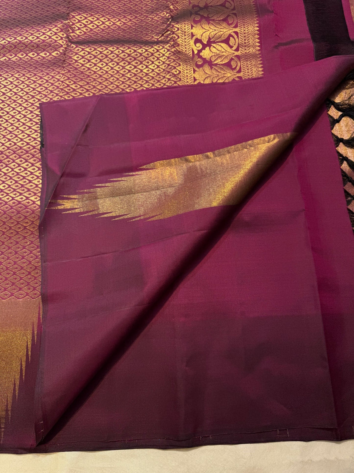 Plum Ettukol antique gold Kanchipuram saree detail