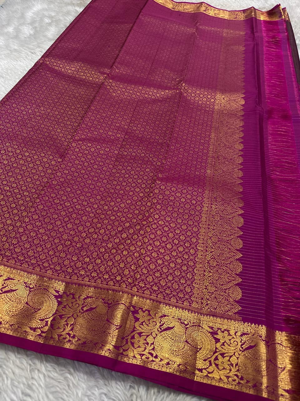 Plum Purple Handwoven Pure Silk Kancheepuram Zari Kattam Saree with Fuchsia Peacock Border – silk body weave close-up