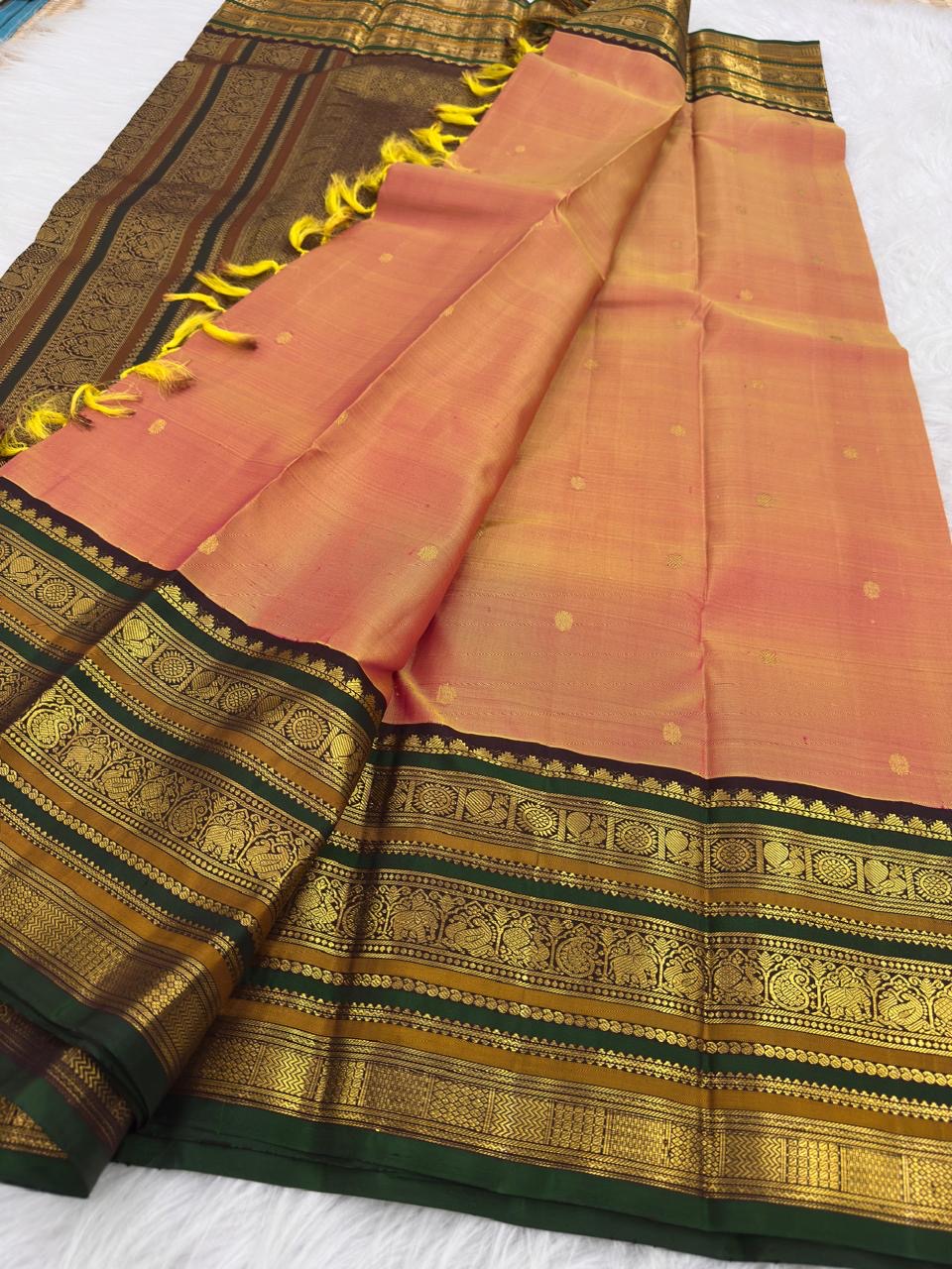 Detail of gold zari butta motif on Ponvandu antique gold Kanjivaram Varisaipet silk saree