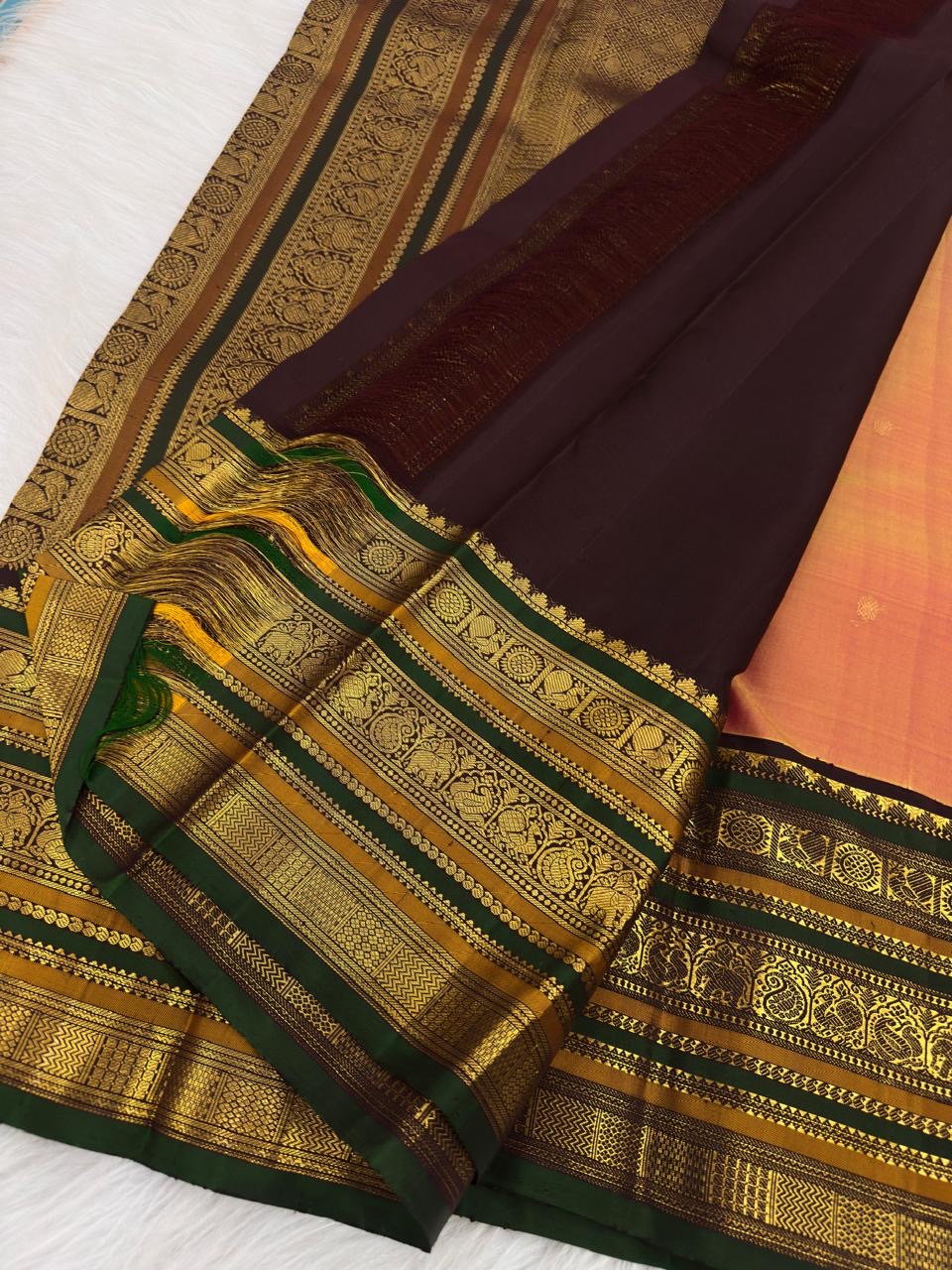 Full drape of Ponvandu antique gold Kanjivaram Varisaipet saree with emerald selvedge border