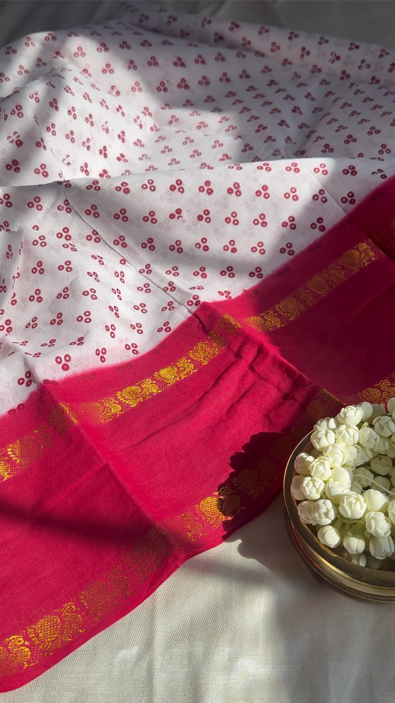 Pure cotton Sungudi saree — wax-resist body pattern with self border design
