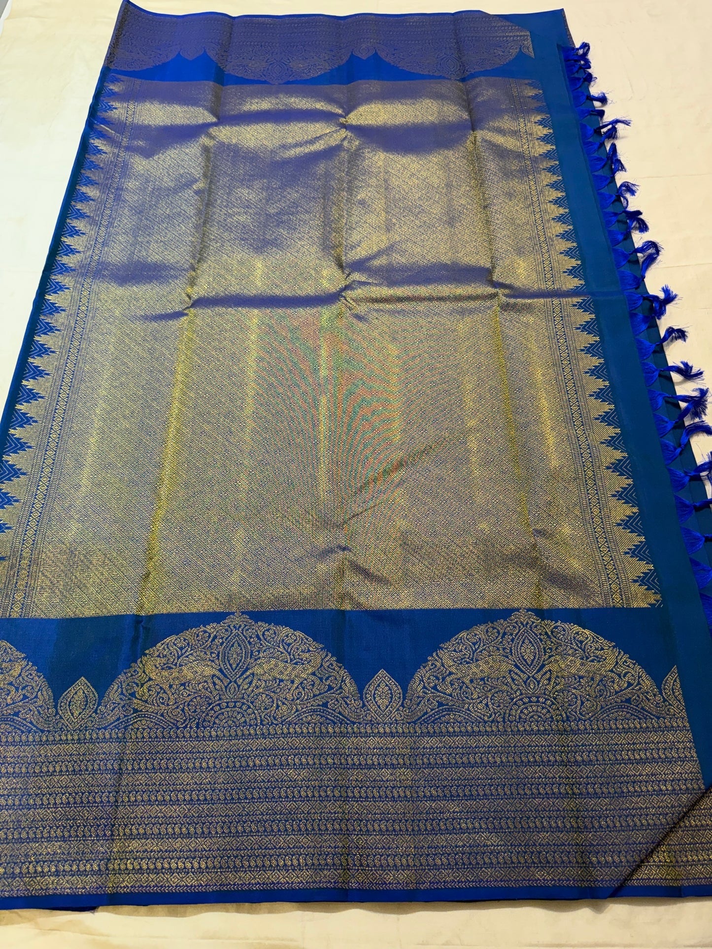Running zari border detail with spotted deer motif on royal blue KanchiPattu saree