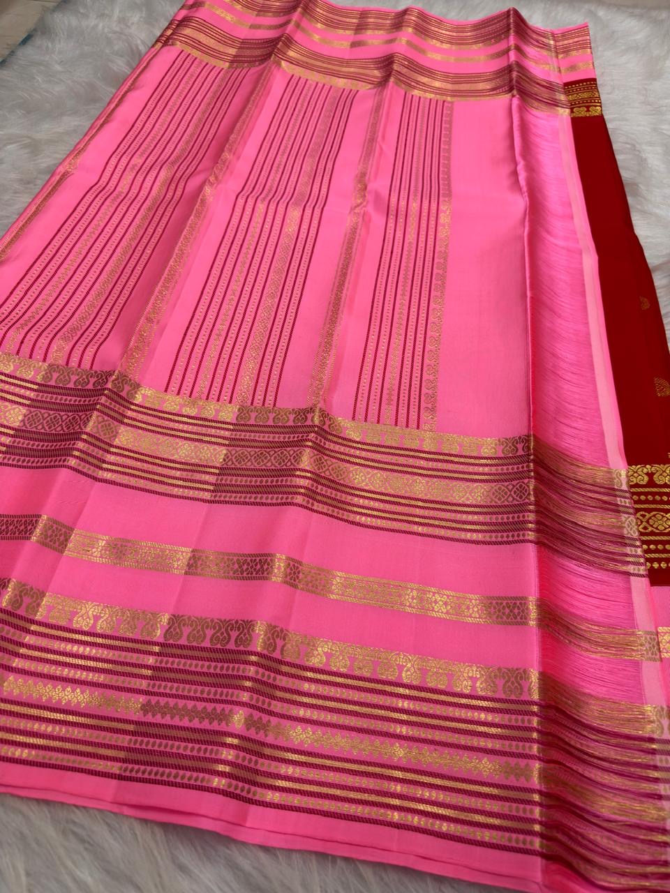 Vermilion-red border detail second angle on pink Kanjeevaram Korvai saree