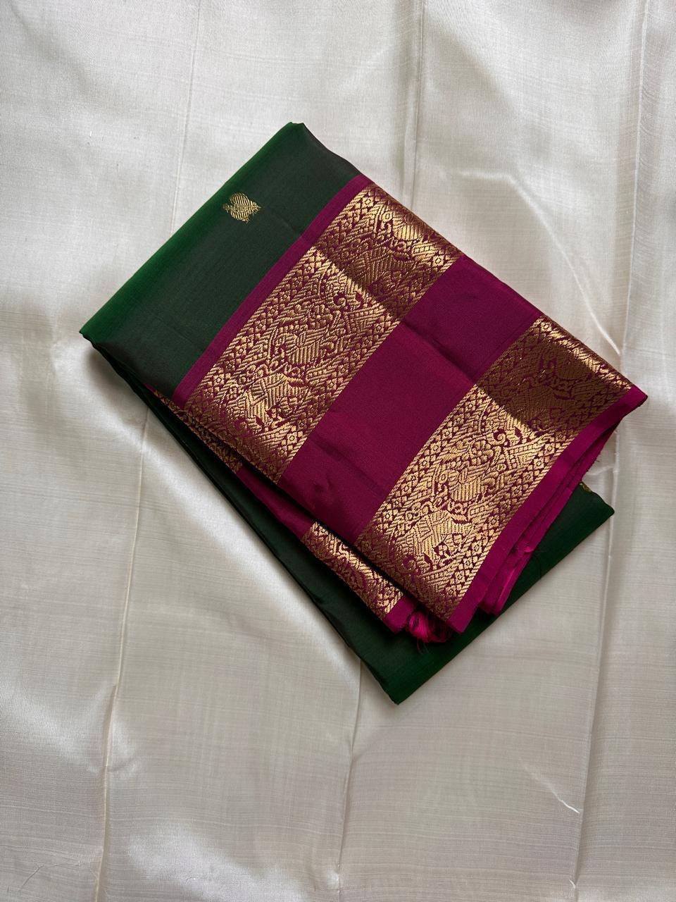 Border detail of deep forest green Kanjeevaram Rettapet saree with raspberry-magenta zari