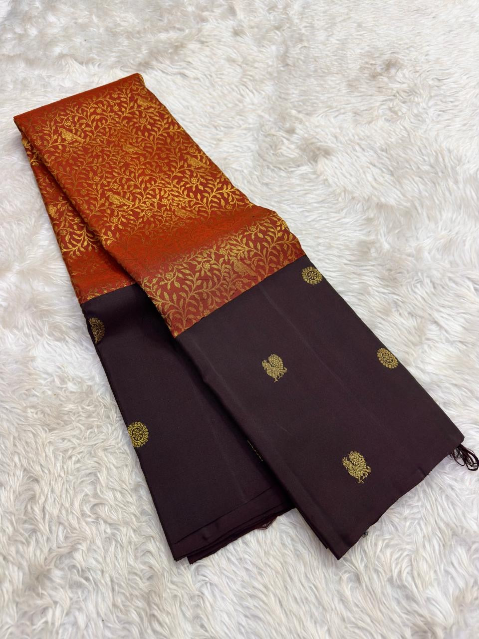 Pure Kanchipuram silk saree with burnt terracotta floral jaal pallu – pallu detail