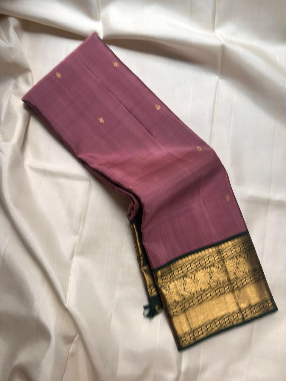 Dusty Mauve pure silk Kanjeevaram saree, Butta weave with Deep Green border — full drape view