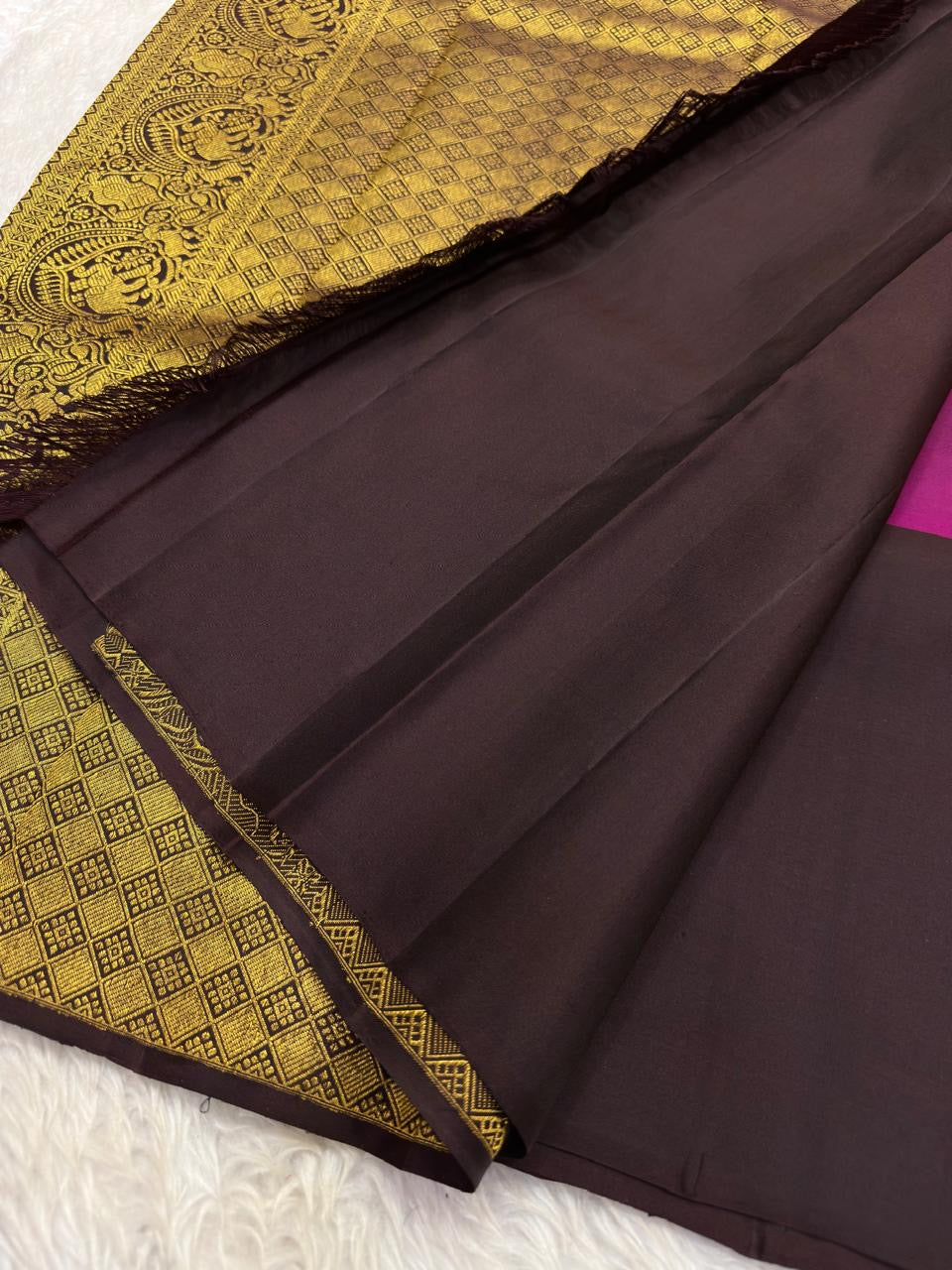 Pure Kanchipuram silk saree with rani pink floral jaal pallu – pallu detail