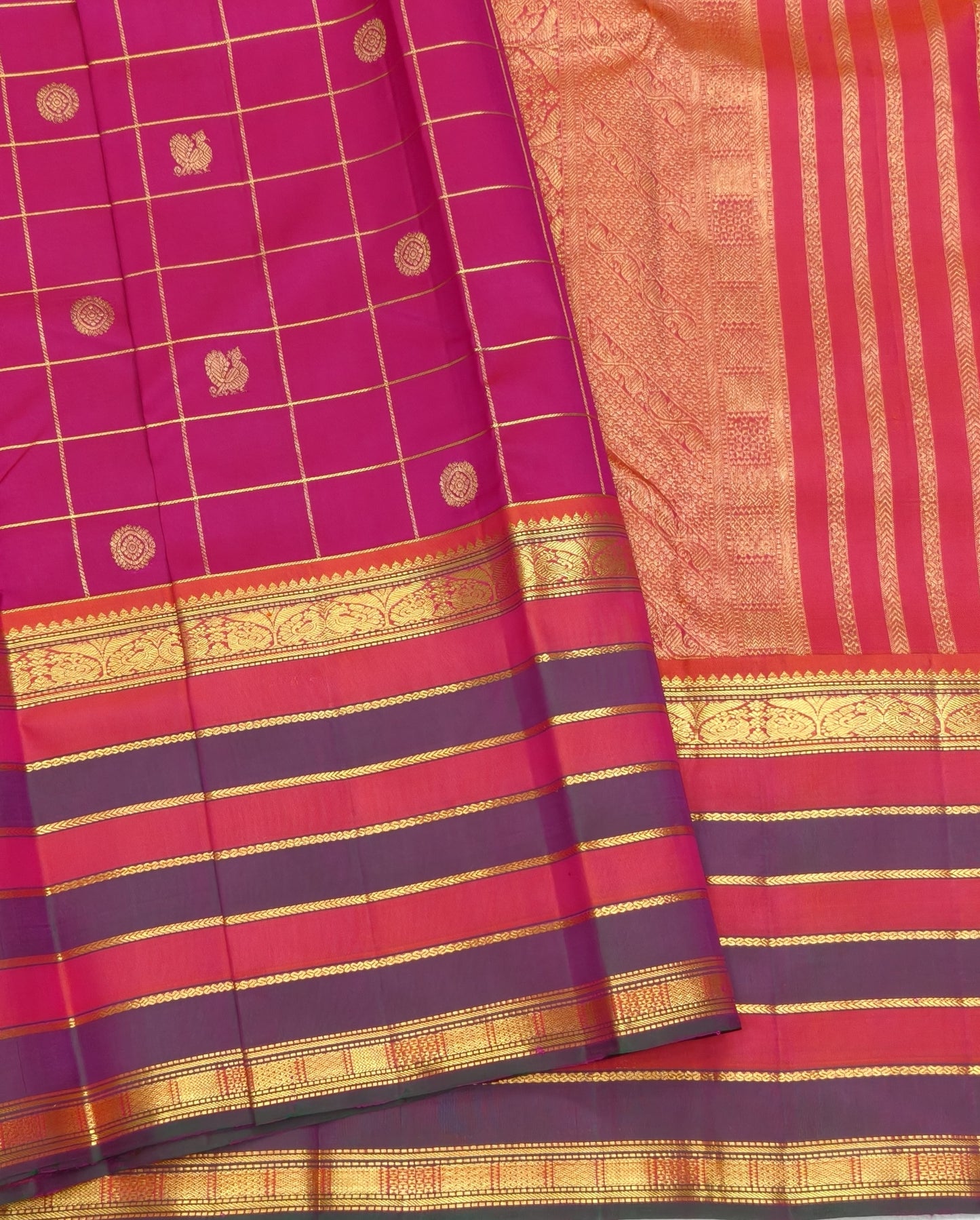 Pure Kanchipuram silk saree raspberry pink with varisaipet kattam weave – body detail
