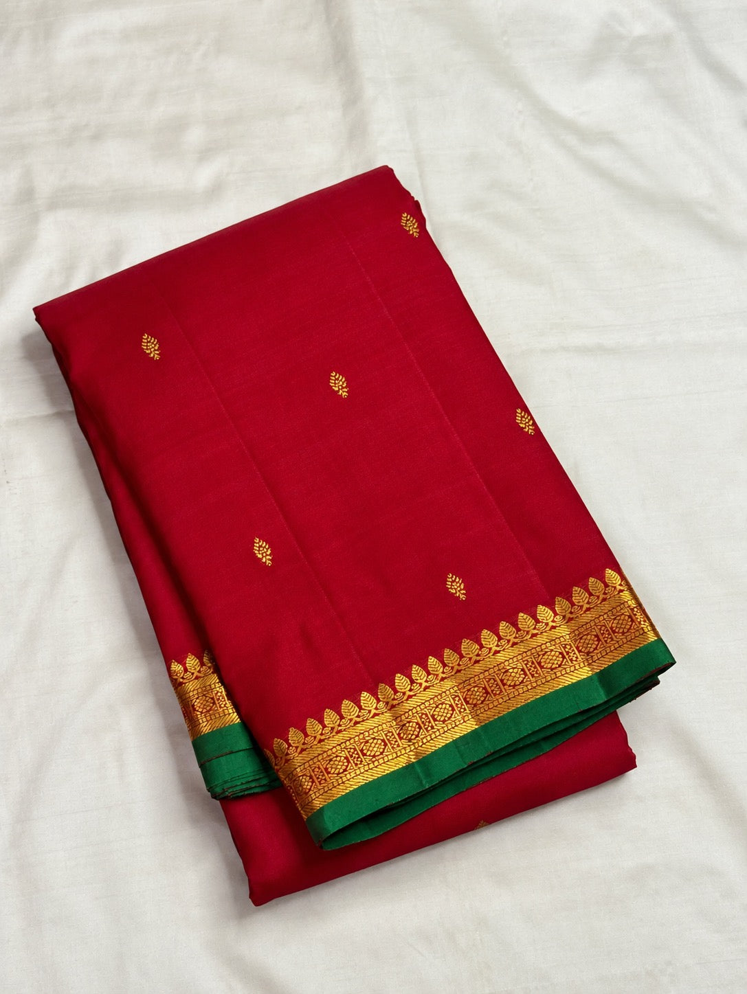 Crimson rose red handwoven pure silk Kanjipuram Butta saree with gold zari and green edge, photo 1 of 5