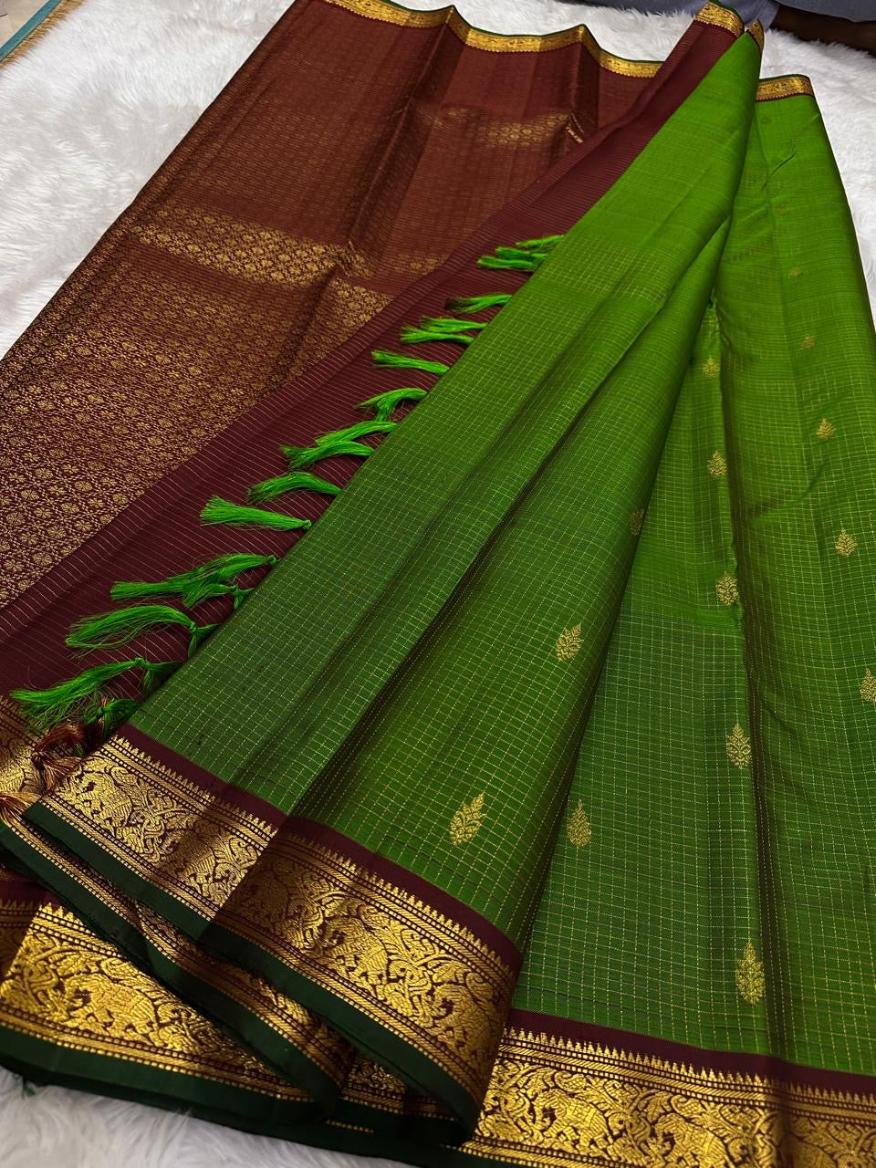 Green Kanjivaram silk saree with traditional antique gold grid detailing