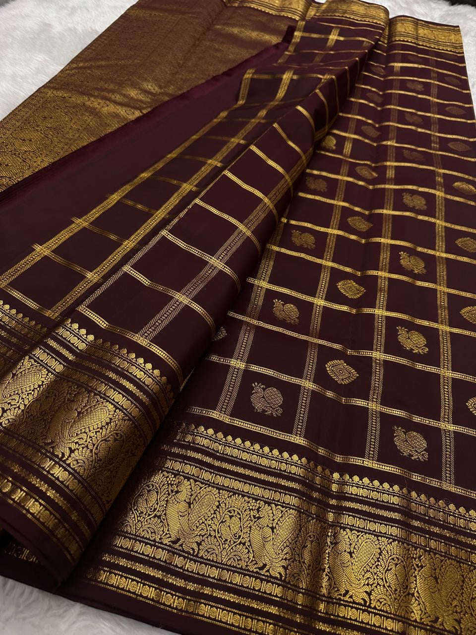 Pure lightweight Kanjeevaram silk saree in deep cinnamon brown