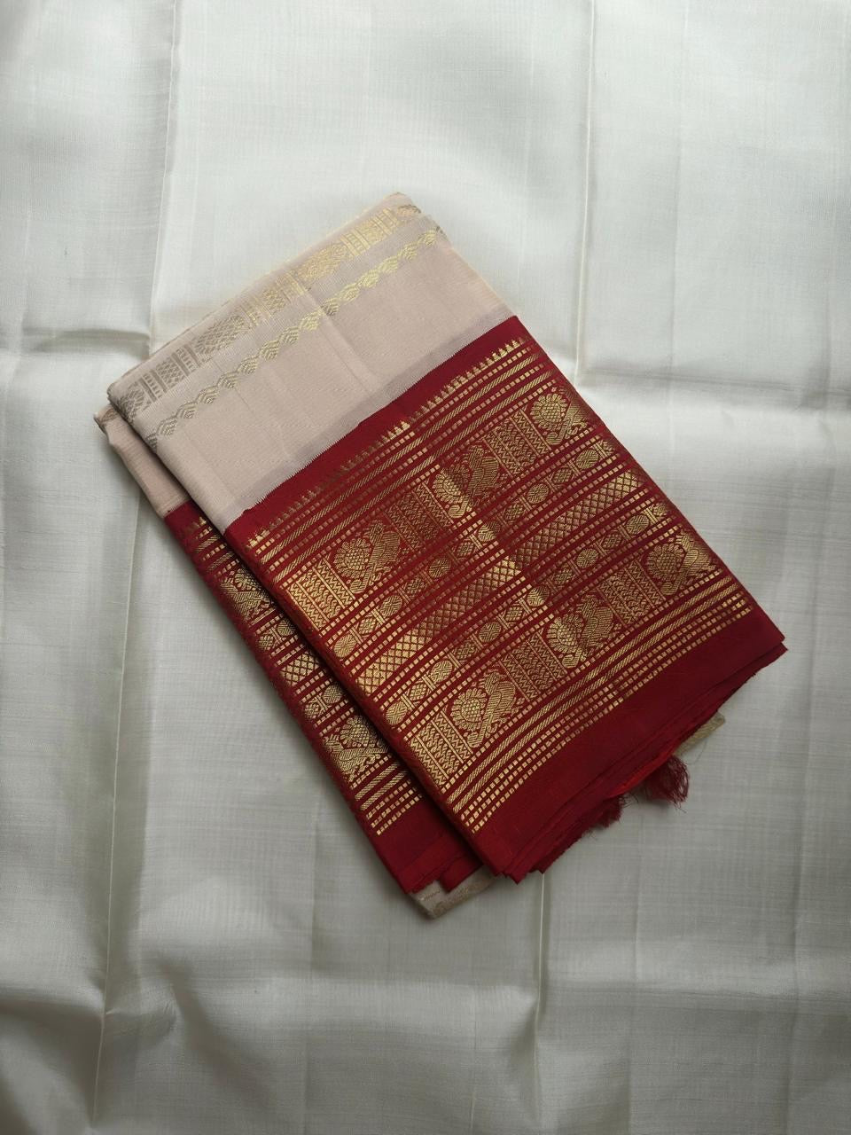 Warm ivory Vairaoosi pure silk Kanchipuram saree – ivory silk body with fine gold-toned Vairaoosi zari sequences