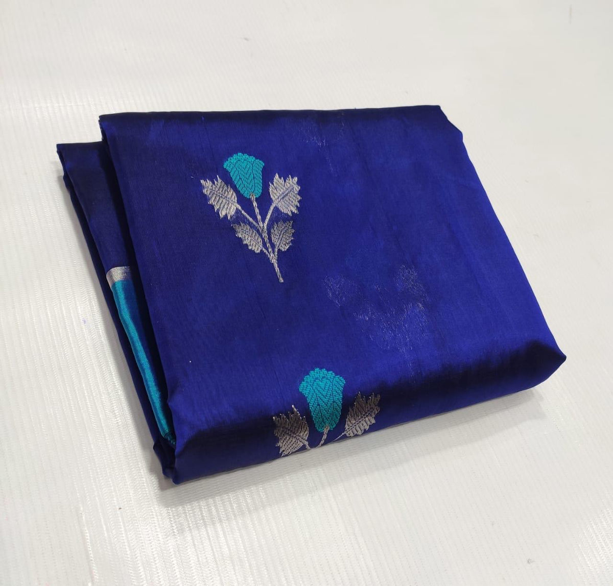 Pure Silk Chanderi saree showing blue body and metallic pallu
