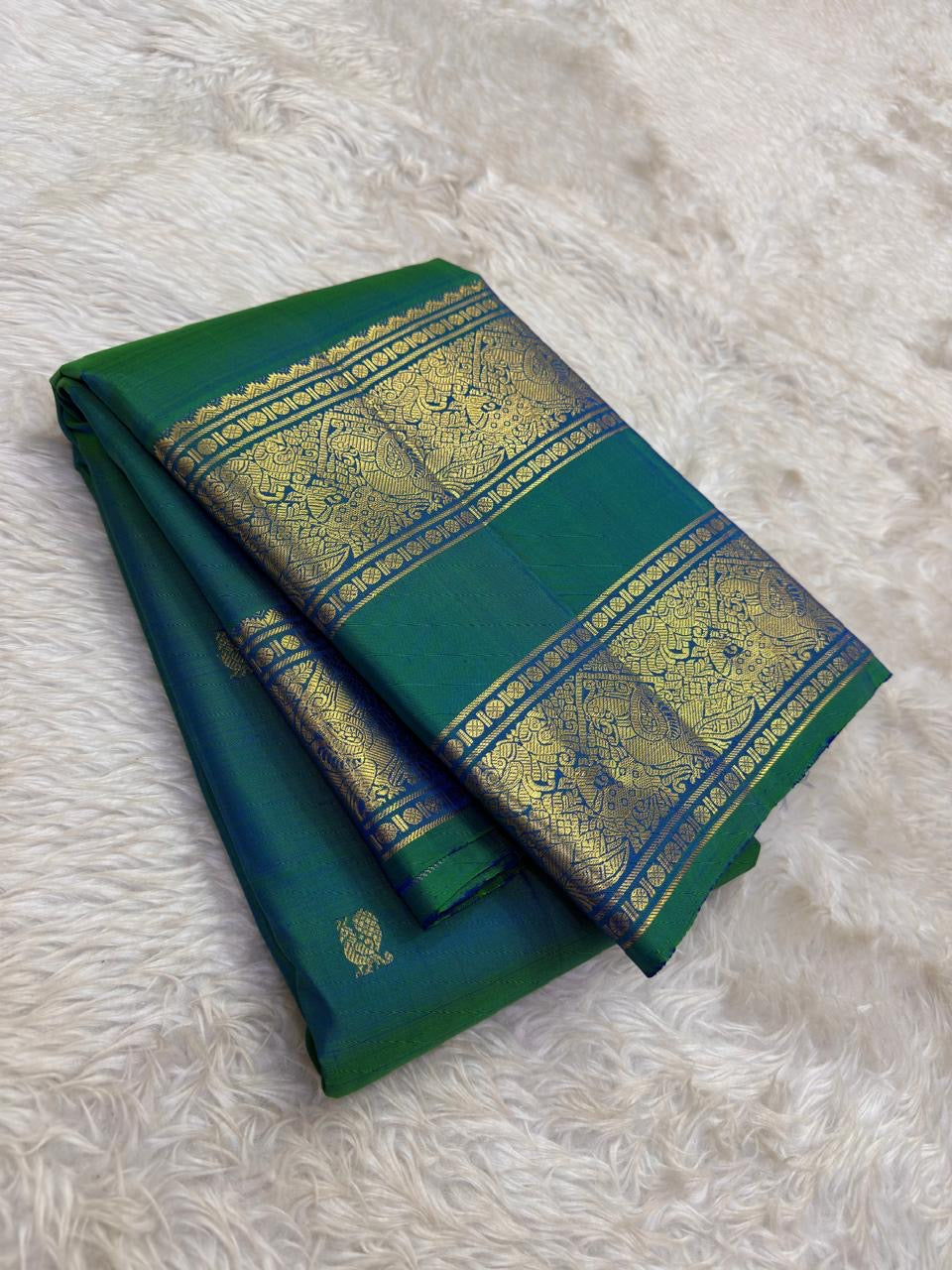 Peacock Green handwoven pure silk Rettapet saree overview — Idam Living