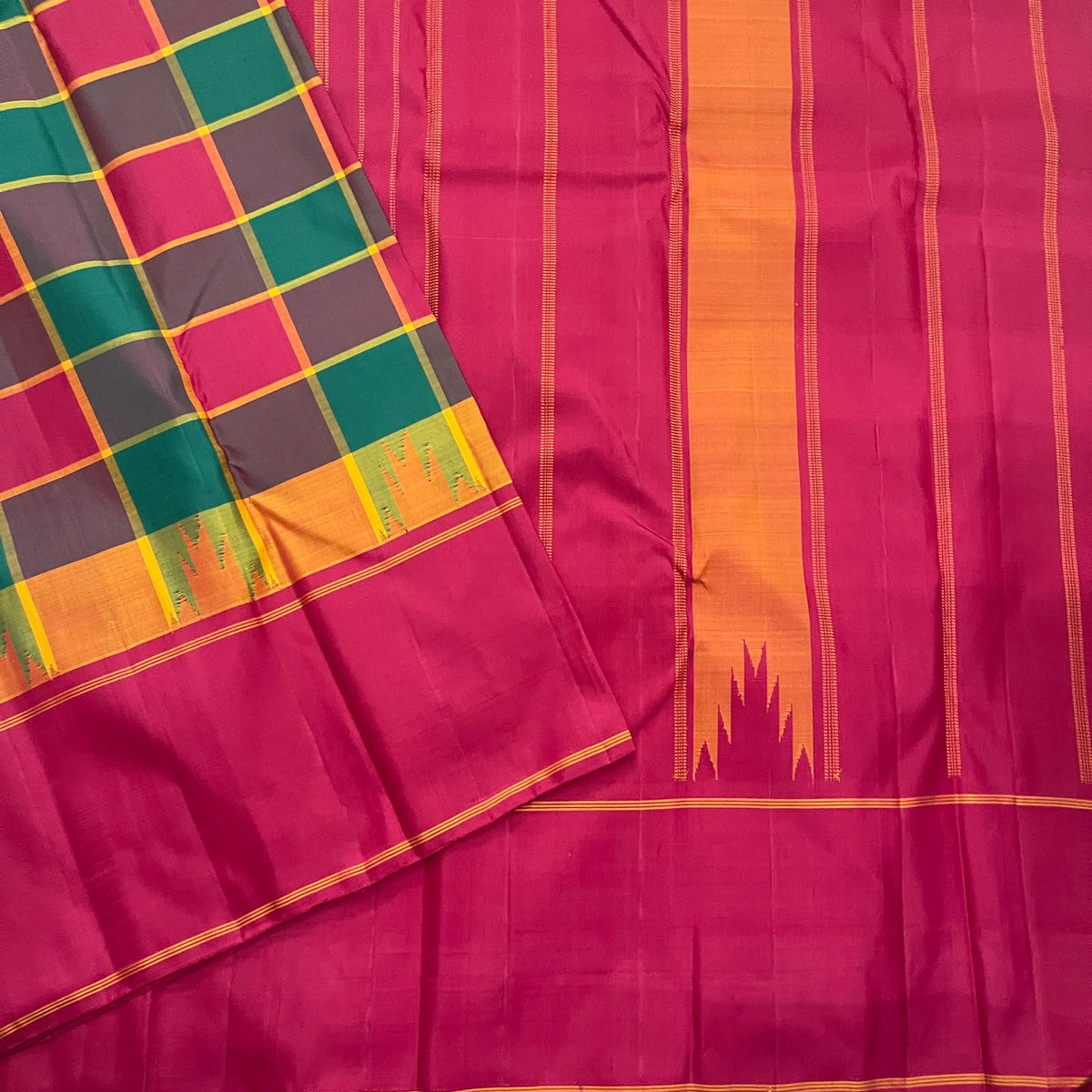 Maragatham green Paalum Pazhamum Kanchipuram silk saree with Malli Moggu buttas, folded with running blouse piece