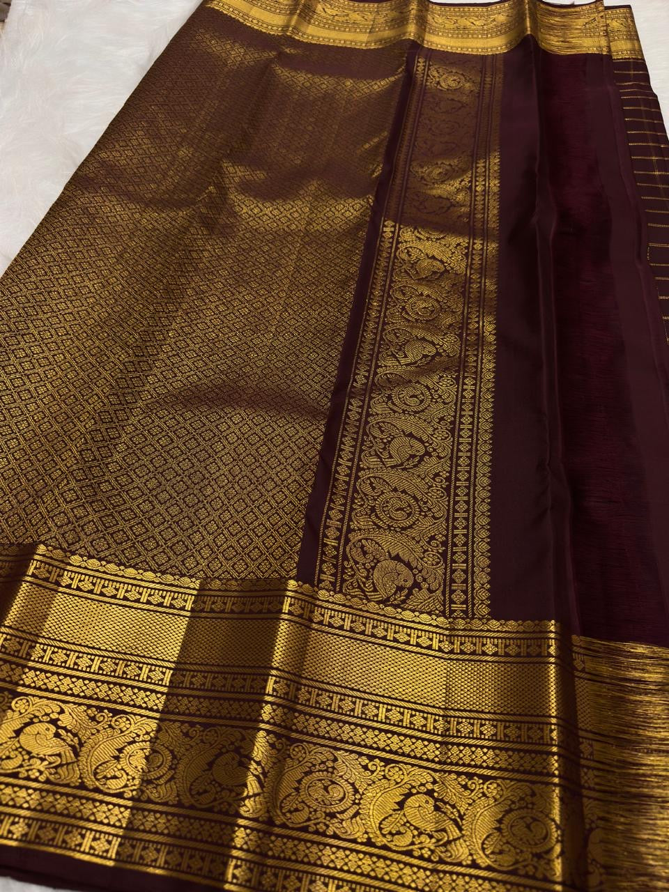 Handwoven Deep Plum Maroon Kanchipuram silk saree, body detail, parrot motifs in the border
