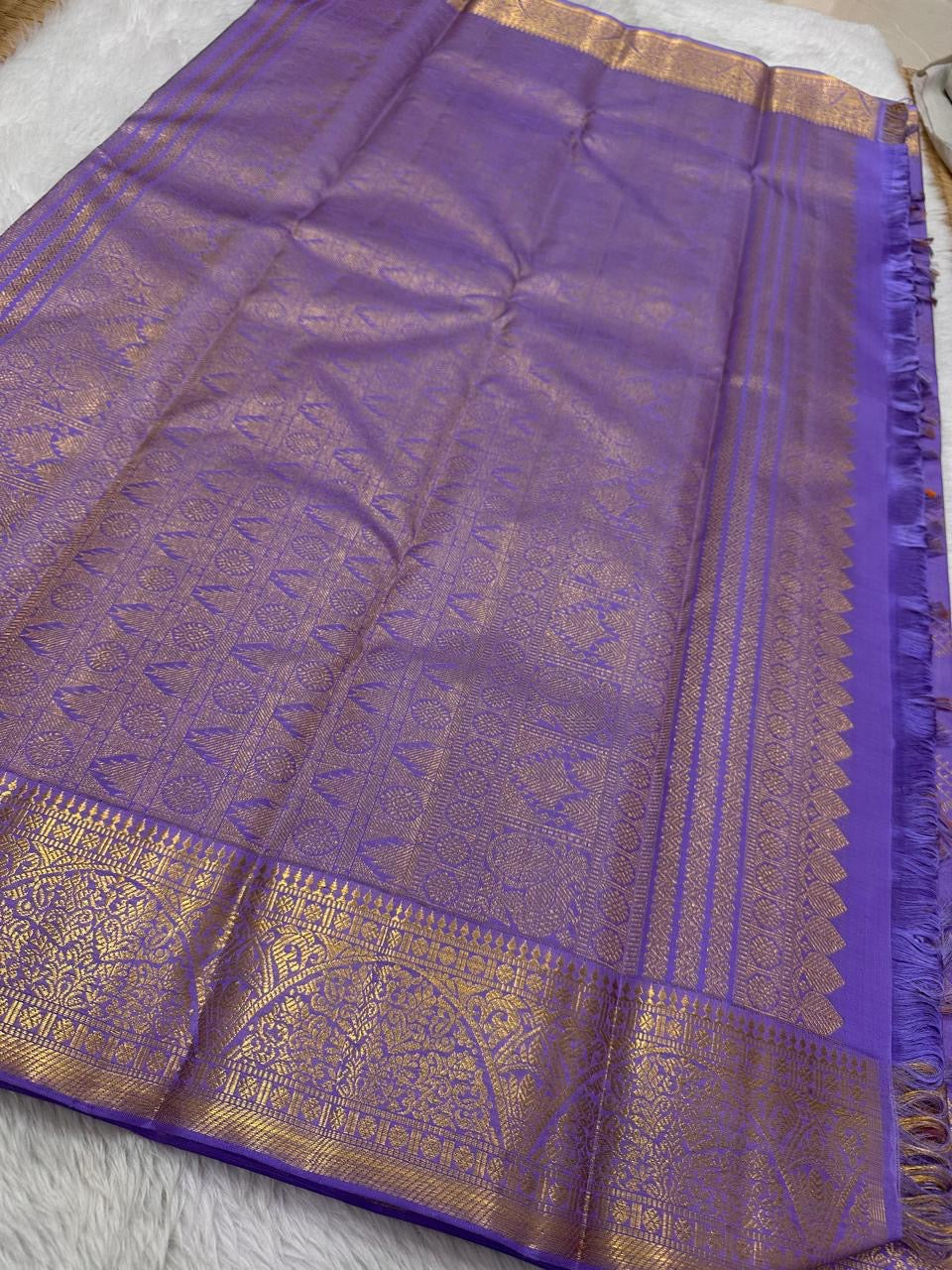 Kathiripoo Purple Floral Trellis pure silk Kanchipuram saree, border detail, showing soft flower-purple, lilac and lavender with warm golden zari