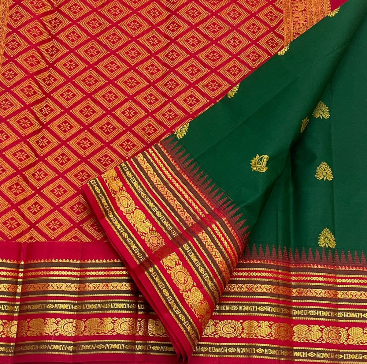 Emerald Green Korvai Kanchipuram saree with vivid Arakku Red contrast Pettu