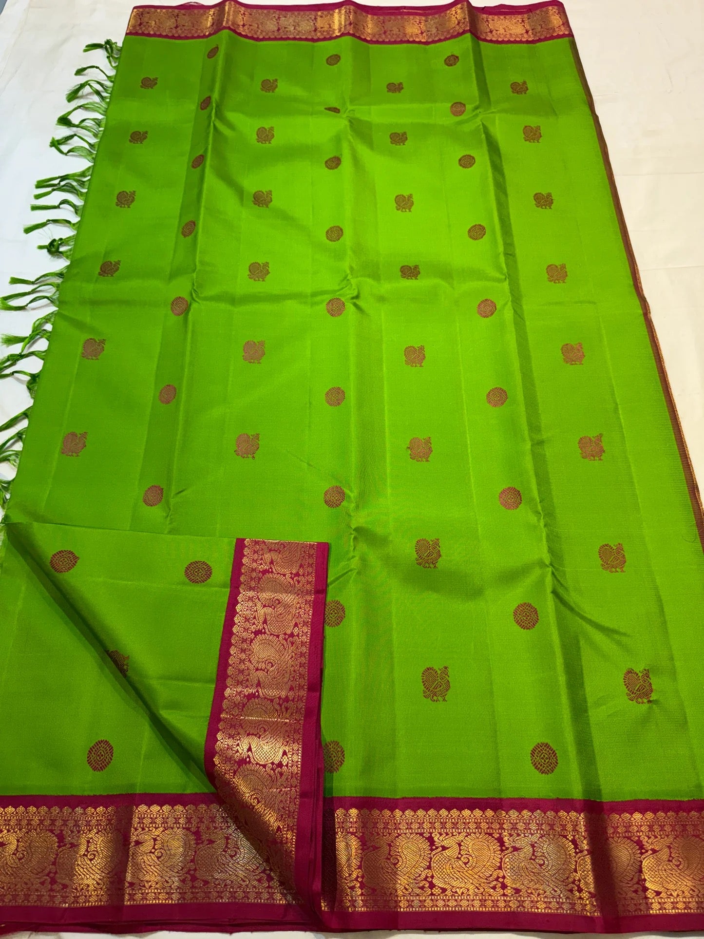 Pure Silk Kanjivaram Butta saree with small Deep Magenta zari border