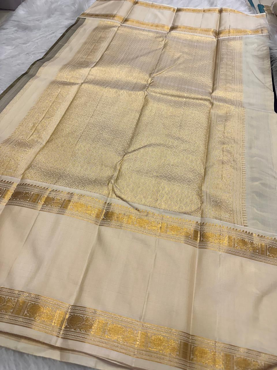 Deep Chestnut Plum pure silk Kanjipuram saree, Rettapet weave with Ivory border — blouse piece detail