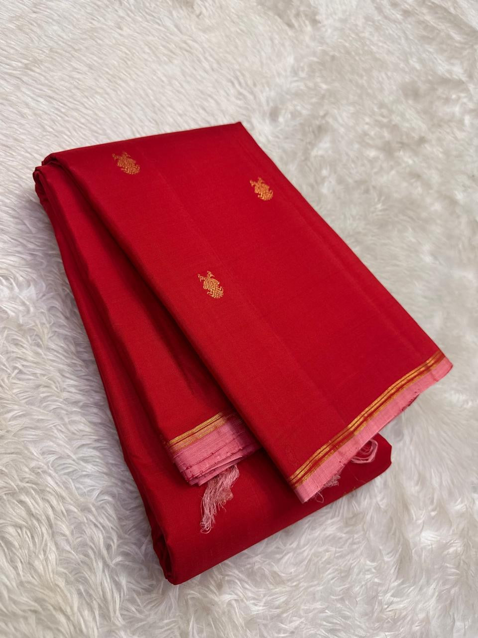 Pure silk crimson vermilion Kanjivaram saree body showing small Gandaberunda Butta pattern in gold zari