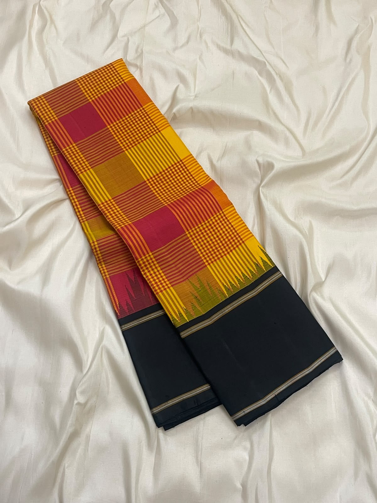 Turmeric yellow Kanchi Kattam Kanjivaram silk saree, body checks and border detail