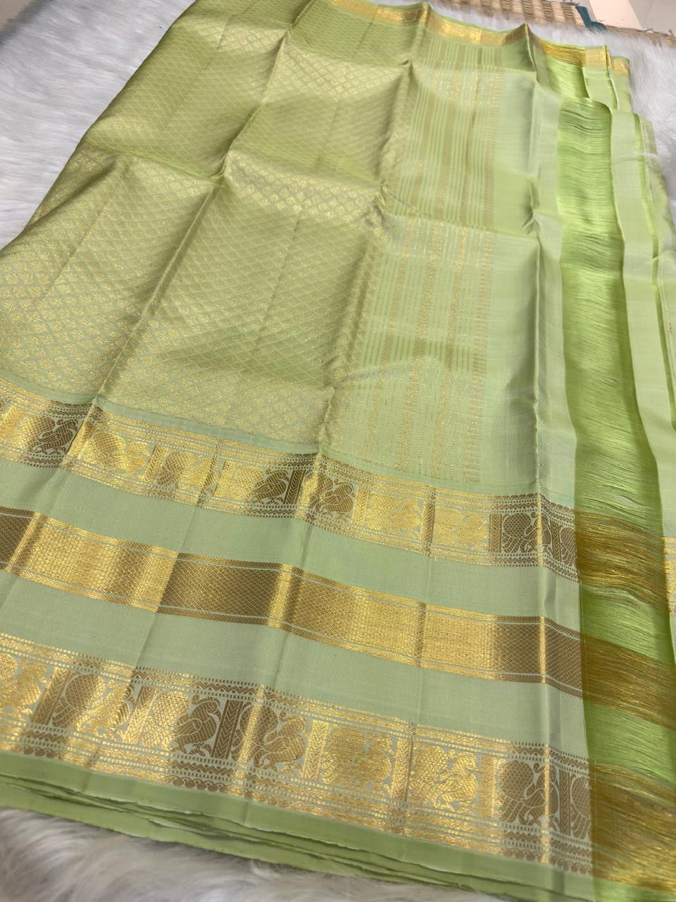 Tender Leaf Green handwoven pure silk Kanchipuram Varisaipet saree with ornamental zari border, image 6.