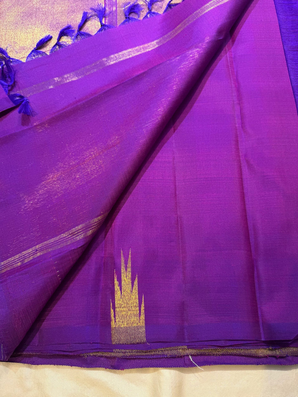 Purple Ettukol Kanchipuram silk saree gold zari detail