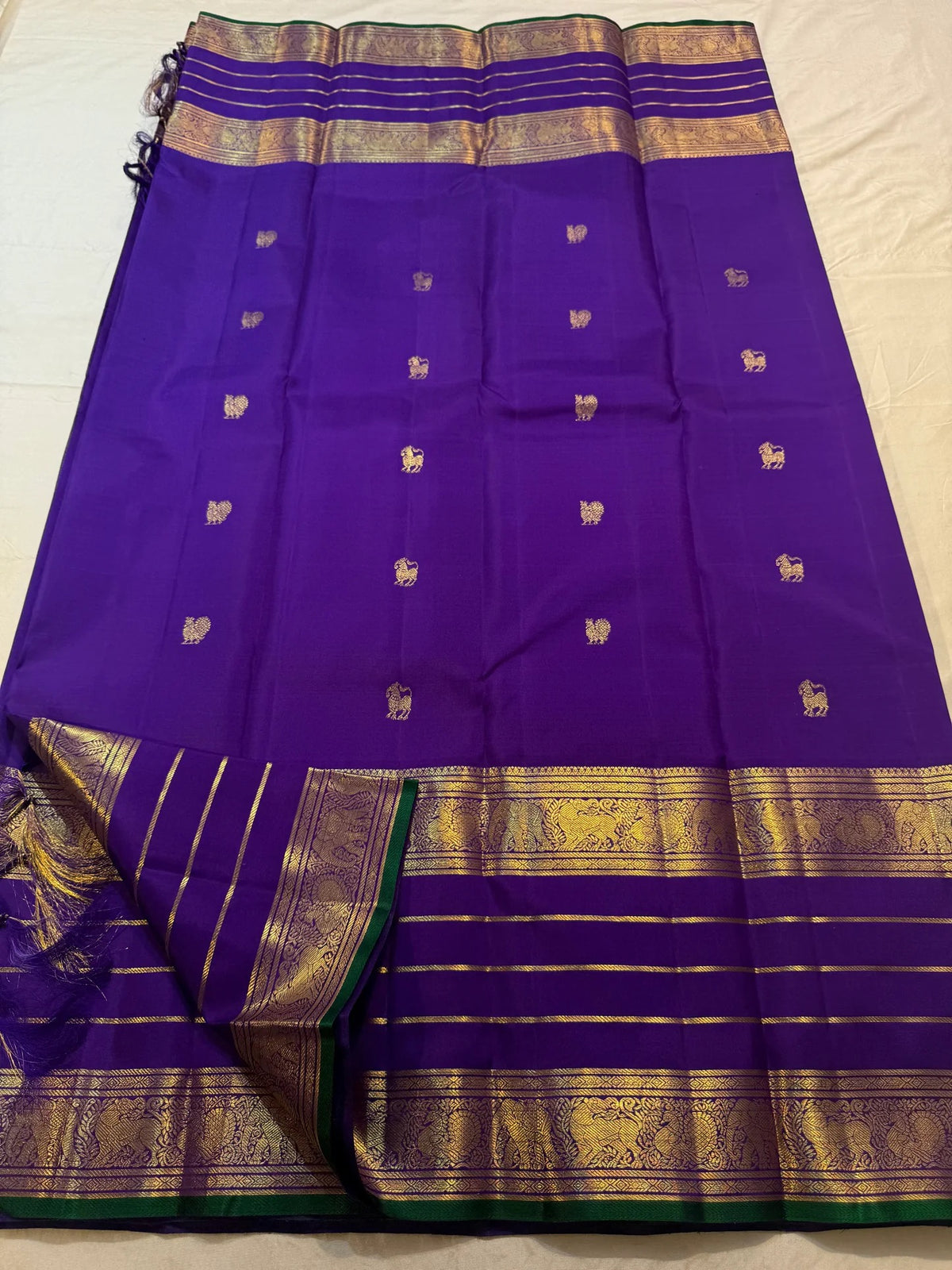 Royal Purple Handwoven Pure Silk Kanjeevaram Varisaipet Saree with Green Selvedge and Gold Zari