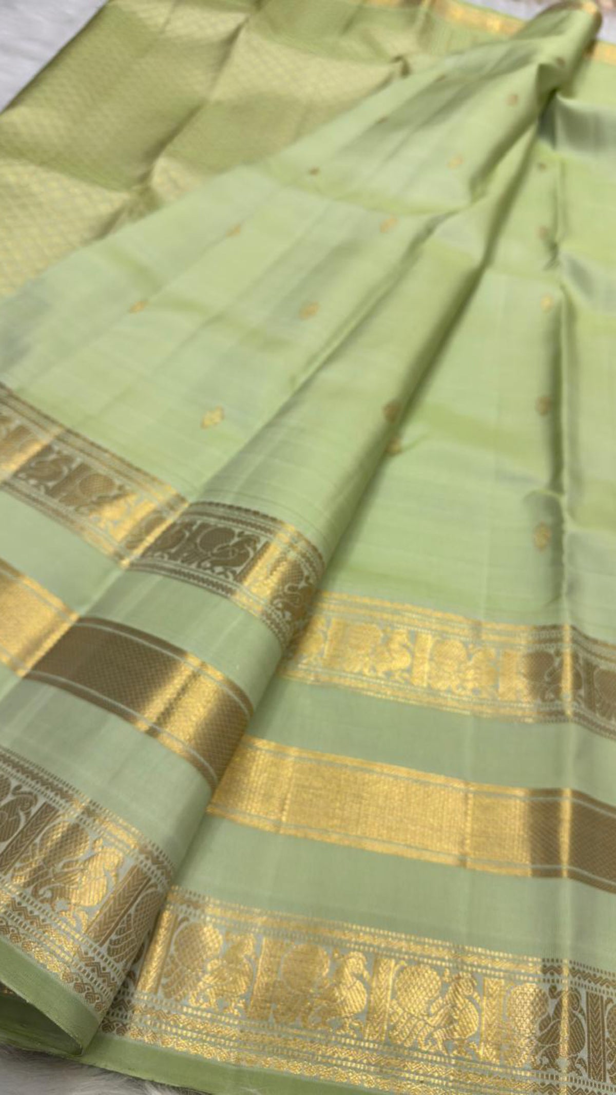 Tender Leaf Green handwoven pure silk Kanchipuram Varisaipet saree with ornamental zari border, image 5.