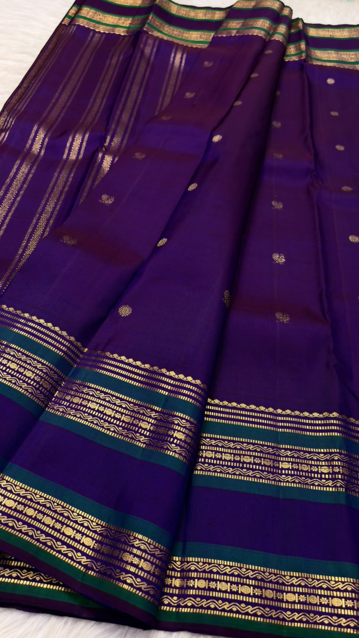 Deep Kathiripoo Purple and Emerald Green handwoven pure silk Kanchipuram Varisaipet saree with zari mayil chakram buttas, image 6.