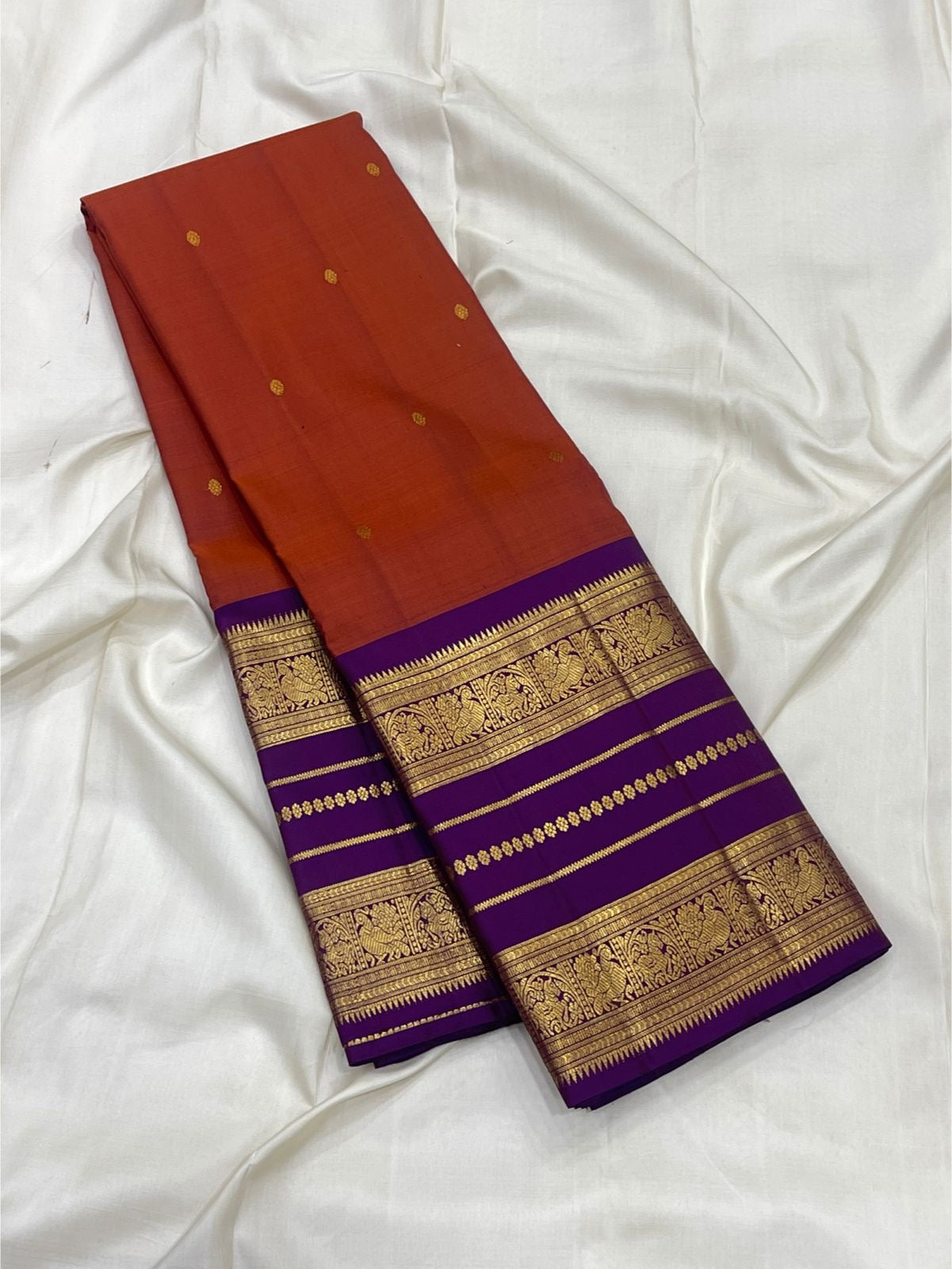 Kathiripoo Purple Varisaipet border with richly woven traditional gold zari registers.