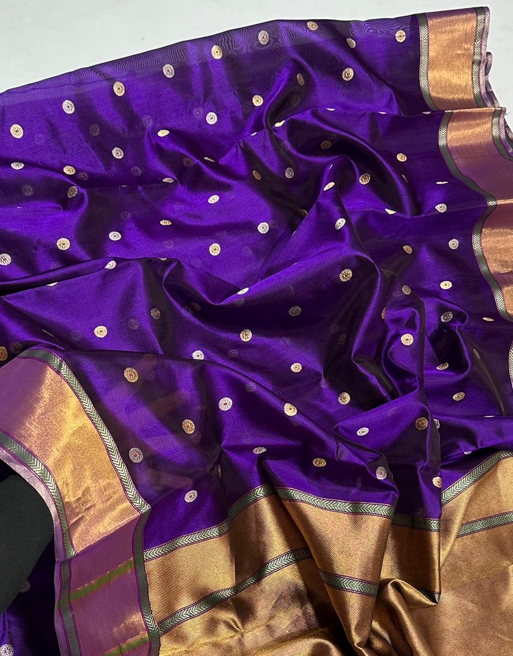 Eknaal taraz pallu detail in gold