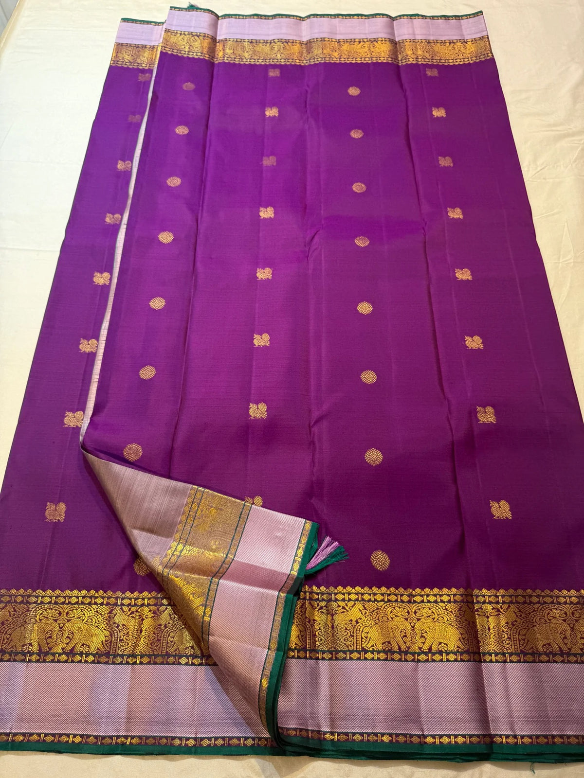 Handwoven Kathiripoo Pure Silk Kanchipuram.