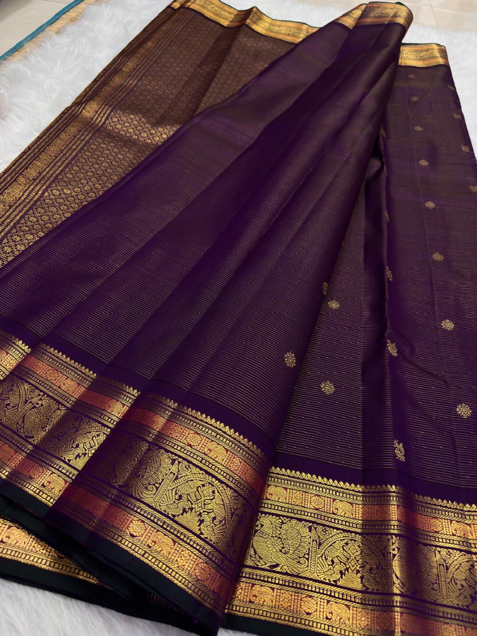 Royal Purple pure silk Kanchipuram saree — vairaoosi close-up