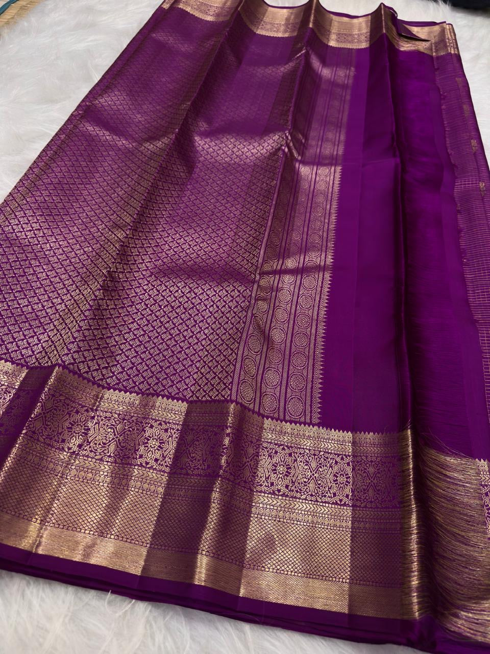 Vadamalli Purple Zari Kattam pure silk Kanjivaram saree body detail.