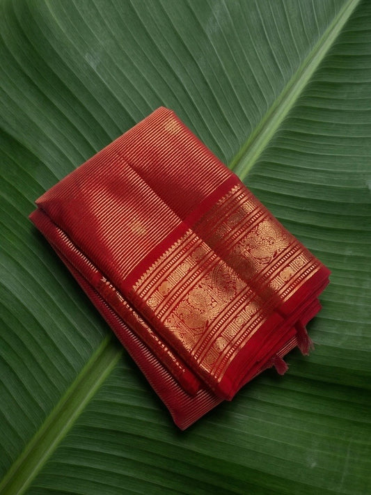 Vermilion Kanchipuram silk saree in vairaoosi weave folded view