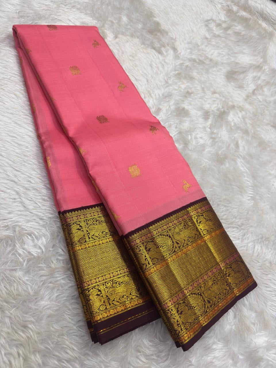 Close view of Varisaipet body showing Mayil Butta and Maan Butta in gold zari on radiant pink Kanjeevaram silk