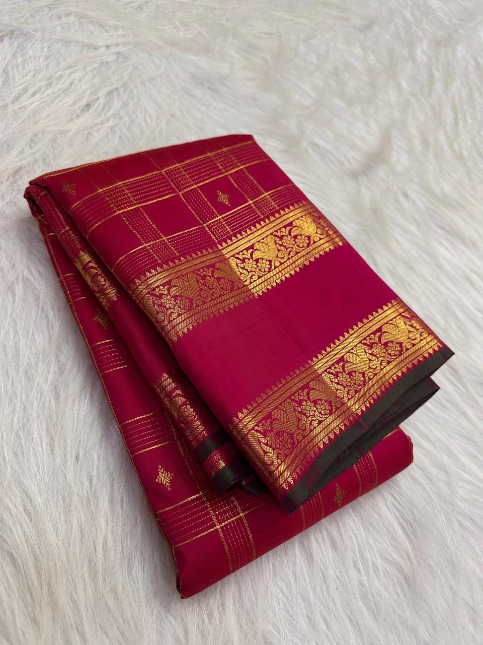 Fine antique-gold Zari Kattam checks woven across the luminous Rani Magenta Kanjivaram silk body.