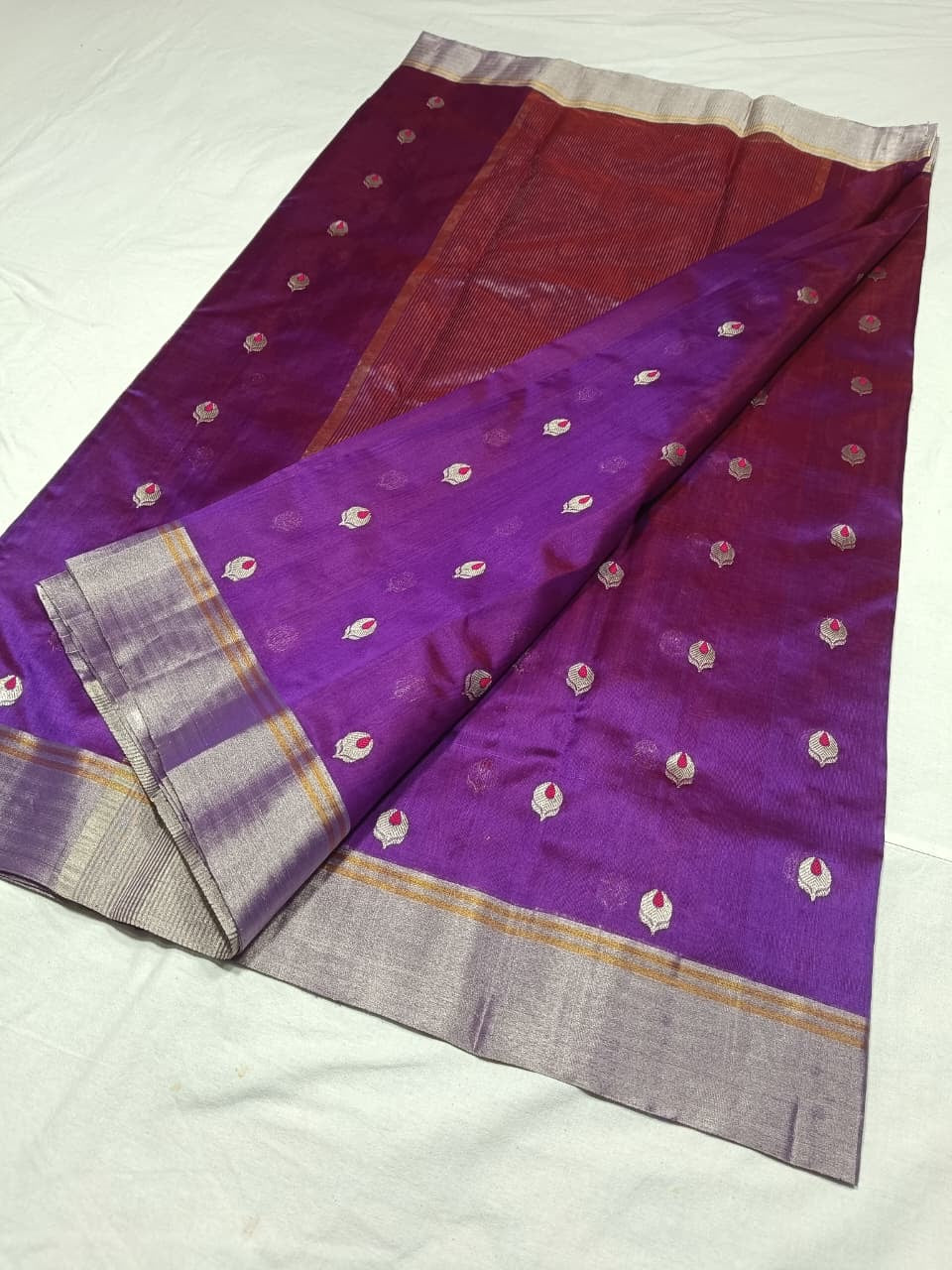 Close-up of the vivid Rani Pink centres within the metallic buttas on a Royal Purple Chanderi saree