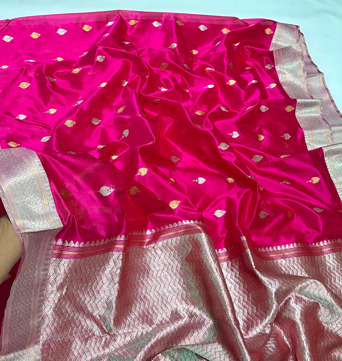 Rani Pink Pattu Silk Chanderi saree showing gold leaf buttas, metallic border and textured woven pallu.