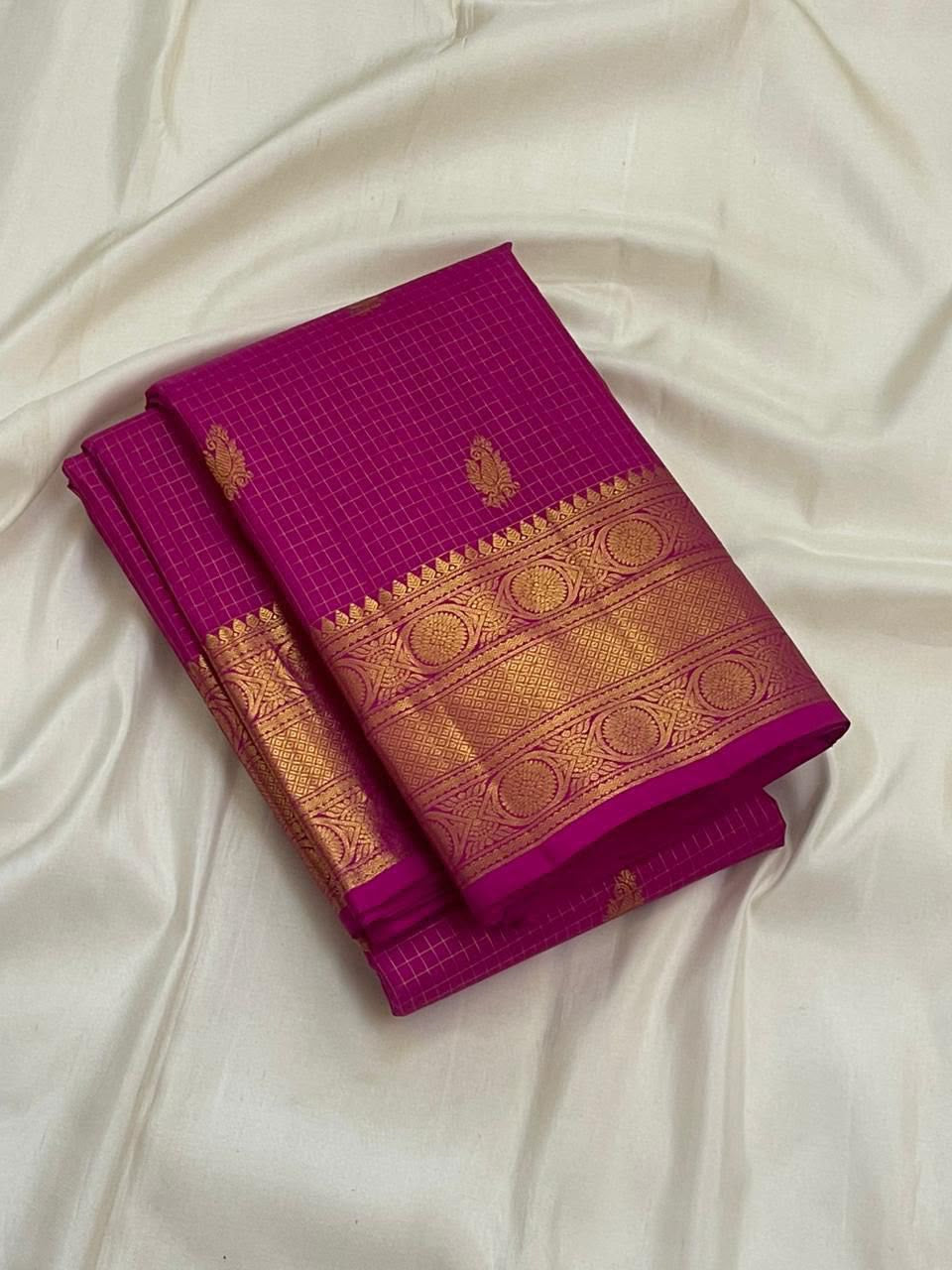 Pallu detail of the Rani pink Kanchipuram Zari Kattam saree with dense gold zari pattern